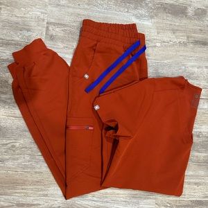 FIGS Women’s Scrub Set